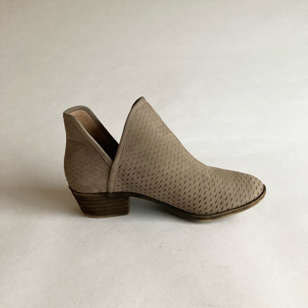 Lucky Brand Cream Leather Ankle Booties size 7 - Picture 11 of 12